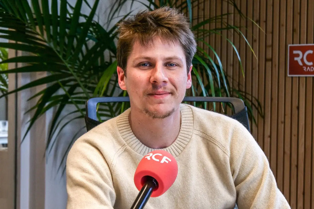 Benjamin-notre-fondateur-à-la-radio-REPLAY Coton vert