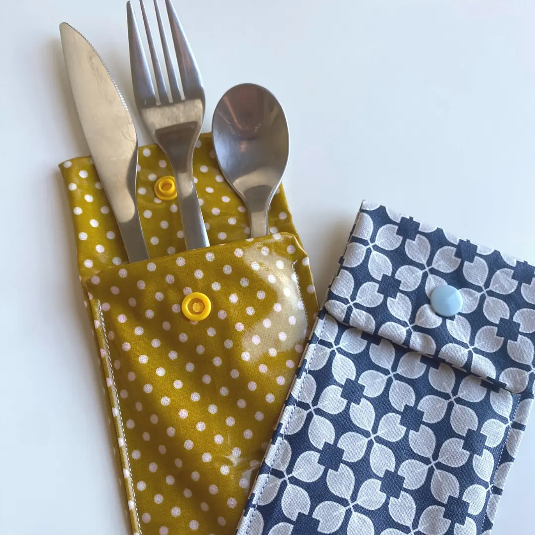 Pochette a couvert impermeable recycle Fabriquee a Lyon