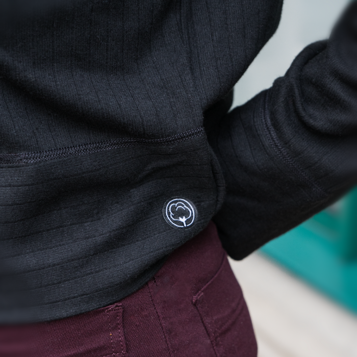 Le pull fin oversize en laine et coton bio noir