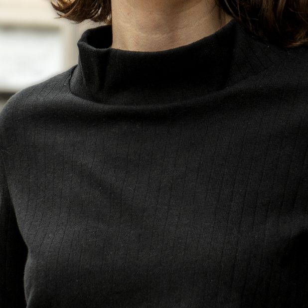 Le pull fin oversize en laine et coton bio noir - Coton vert